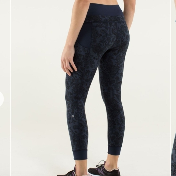 lululemon athletica Pants - Lululemon En Route Crop Jogger Leggings Blue Inkwell Paisley Sz 4